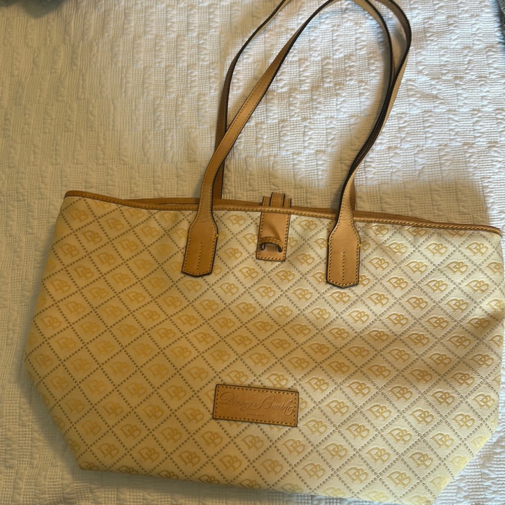 Gorgeous Dooney & Bourke cream colored tote/laptop bag!